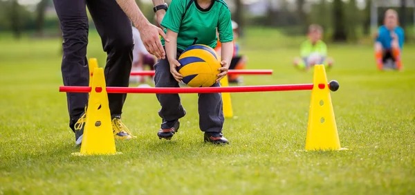 开场36秒失守，费耶诺德队史首次欧战第1分钟丢球